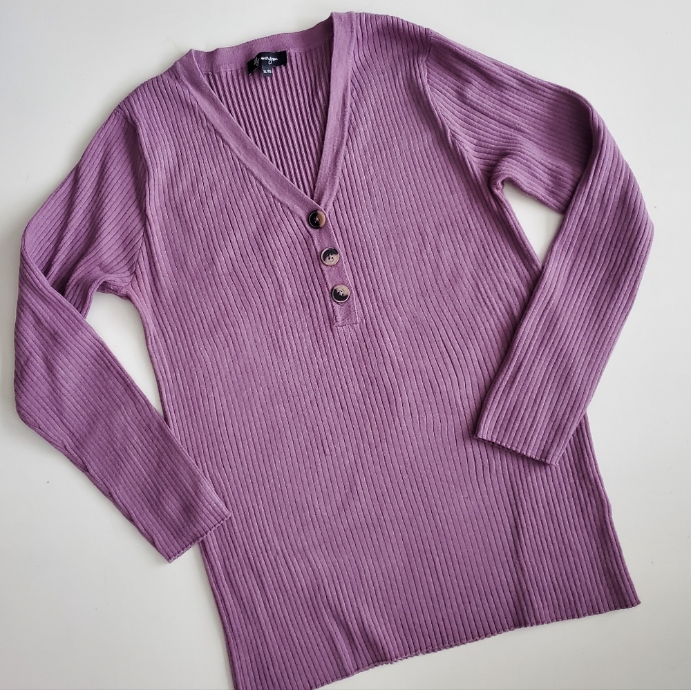 Light Purple Ribbed Knit buttoned sweater - Picture 2 of 4